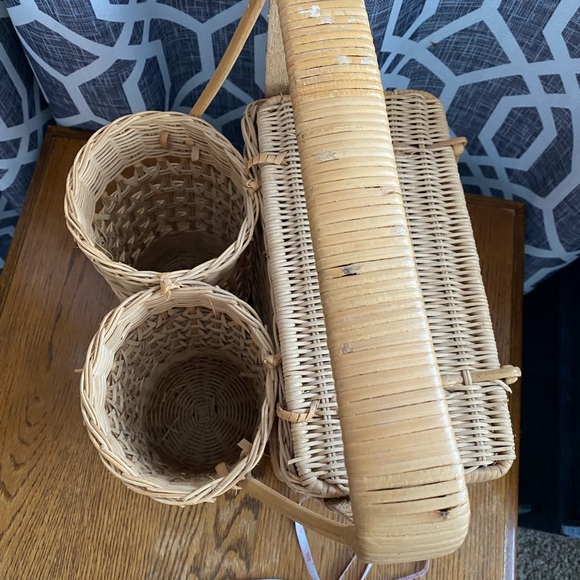 Wicker Picnic Basket - with wine holders - Picture 8 of 8